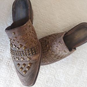 Women's brown studded Roper slip on leather mule size 6